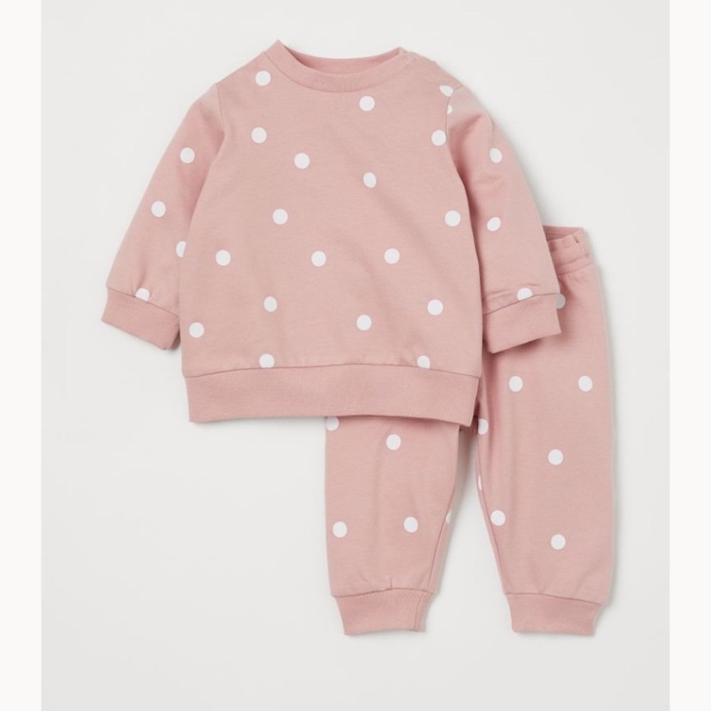 🧸 Matching Sweatsuit